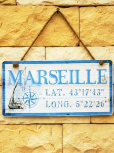 la plaque en fer Marseille 30cm